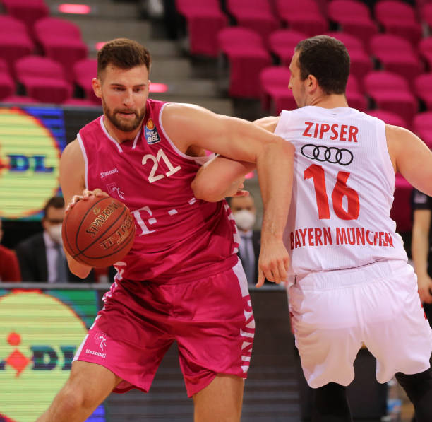 球员健康与 球员健康与